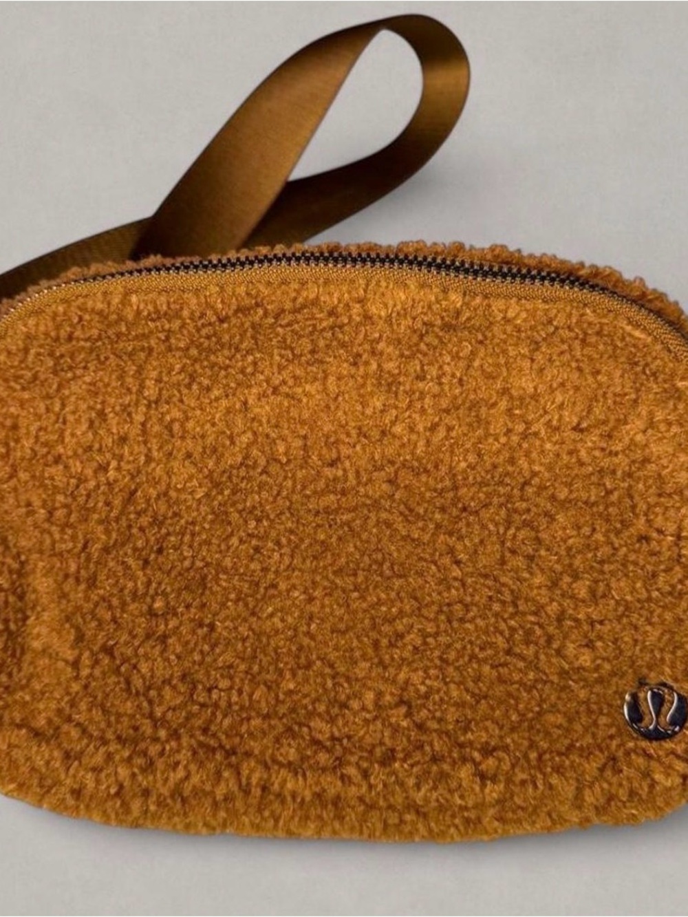 Lululemon Everywhere Fleece Belt Bag in Burnt Caramel